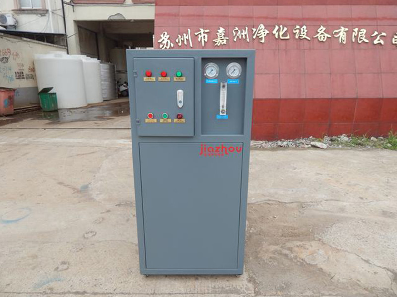 清洗行業(yè)：100L/H一級(jí)RO 純水機(jī)(封閉式)